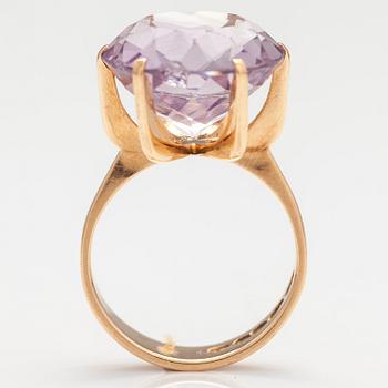 A 14K gold ring with an amethyst. Westerback, Helsinki 1968.