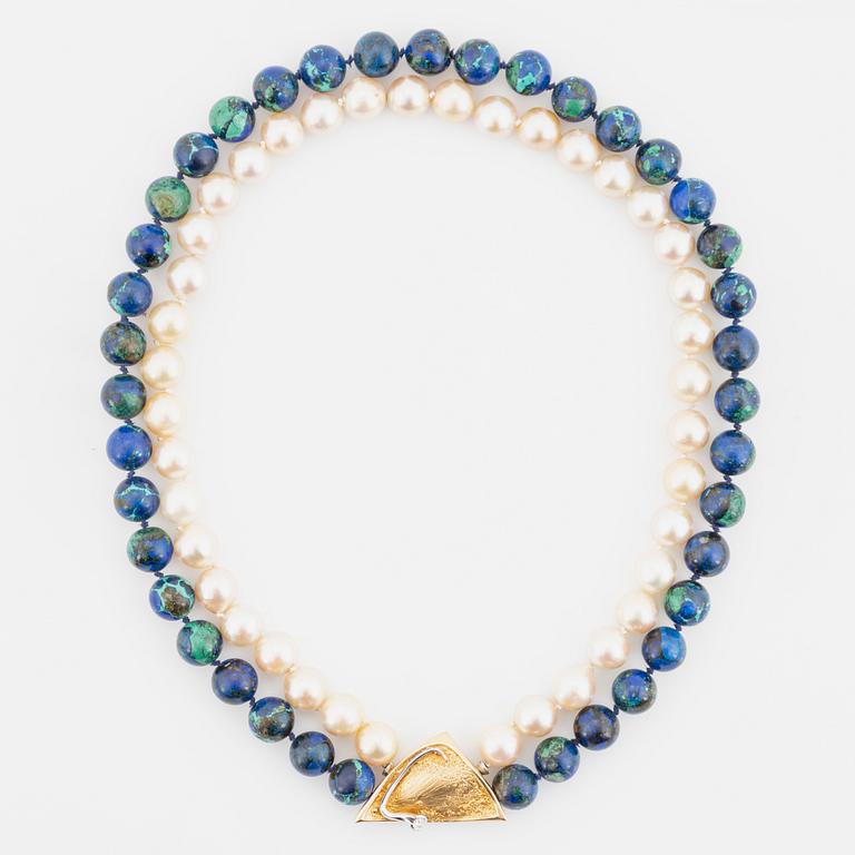 Ole Lynggaard, spänne i  18K guld med briljantslipad diamant.