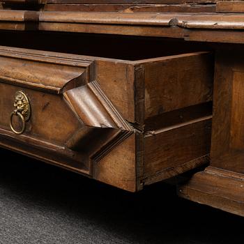 A walnut veneered Baroque cabinet, from around the year 1700.