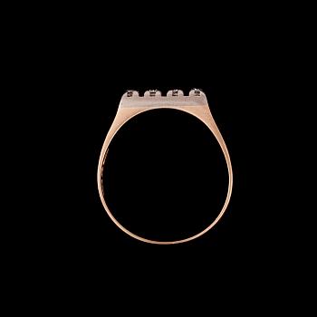 RING, 18K guld, briljantslipade diamanter. Vikt ca 4,2 g.