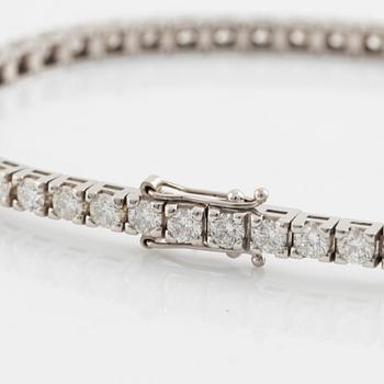 Brilliant cut diamond tennis bracelet.