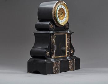 BORDSPENDYL, Frankrike, 1800-talets andra hälft.