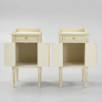 Sovrumsmöblemang, 4 delar, gustaviansk stil, sent 1900-tal.