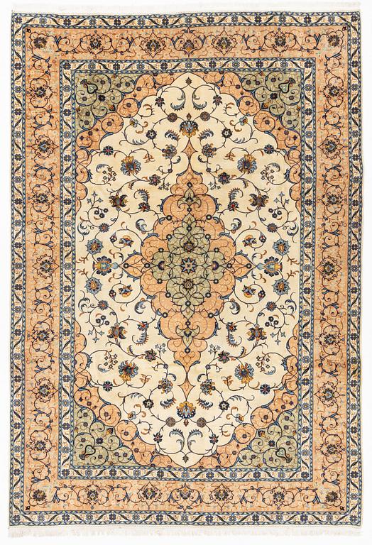 A Kashan carpet, ca 348 x 240 cm.