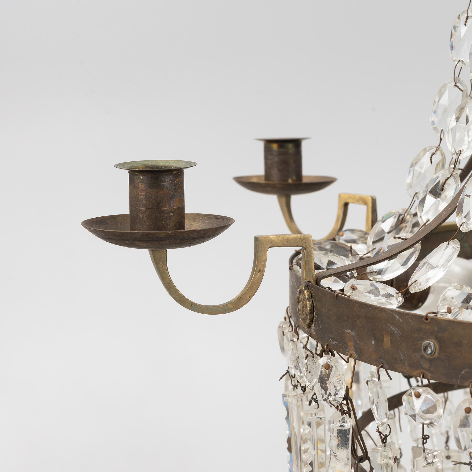 Ljuskrona, 1800-tal med äldre delar.