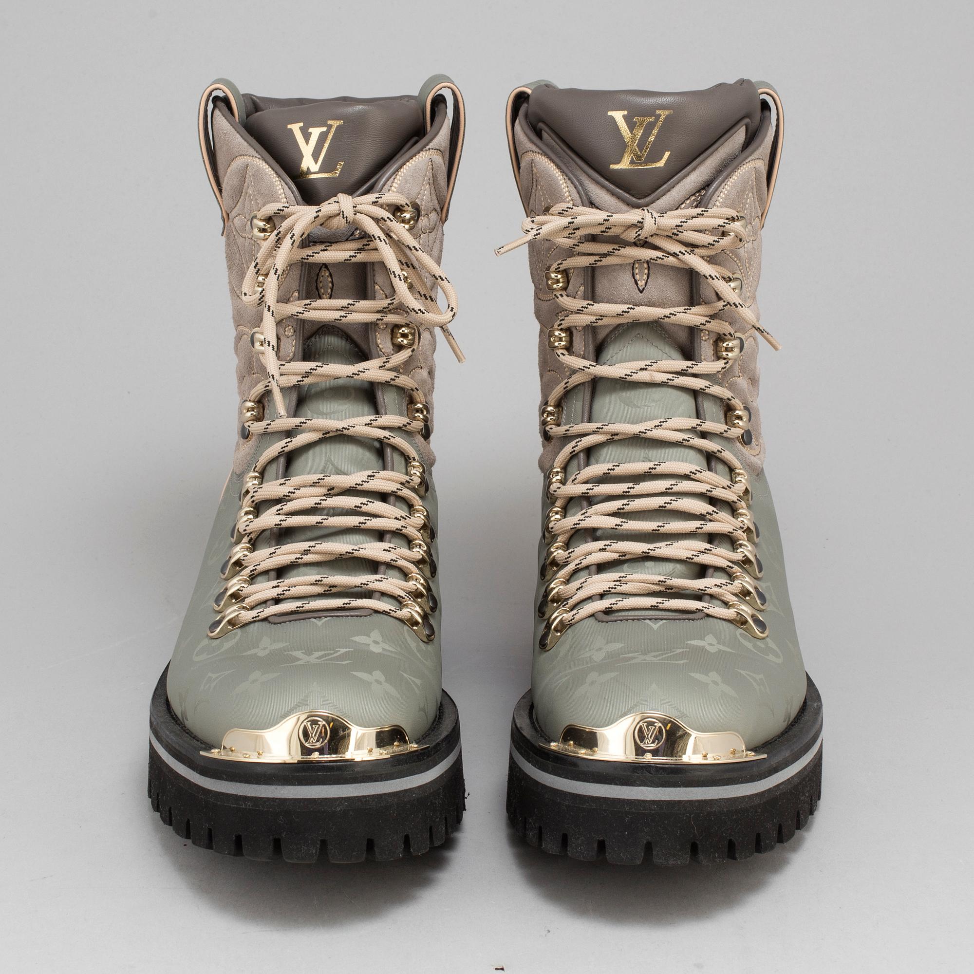 LOUIS VUITTON a pair of suede boots size 8 Fashion show 2018 2019. Bukowskis