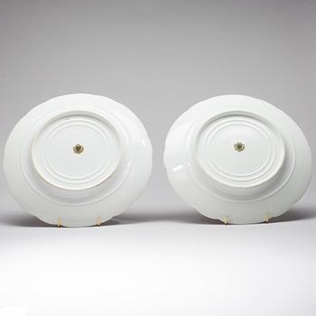 TALLRIKAR, 2 st, porslin, Bröderna Kornilov (Братьев Корниловых), 1884-1917 Ryssland.