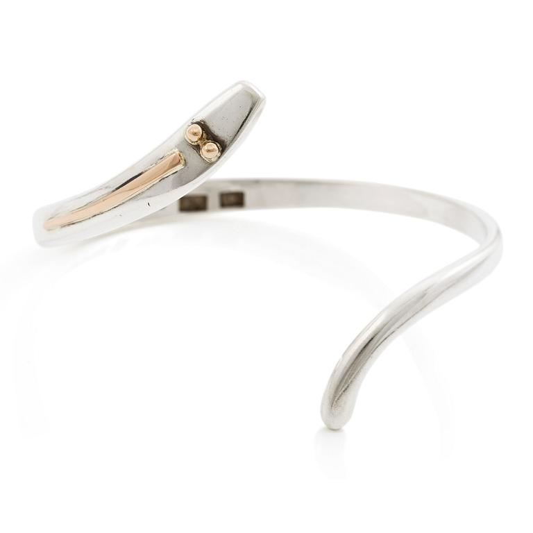 Sven-Erik Högberg, an arm ring in the form of a serpent, sterling silver with gold details, Gothenburg 1983.