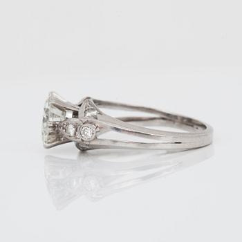 A circa 1.80 ct old-cut diamond ring. Quality H-I/SI.