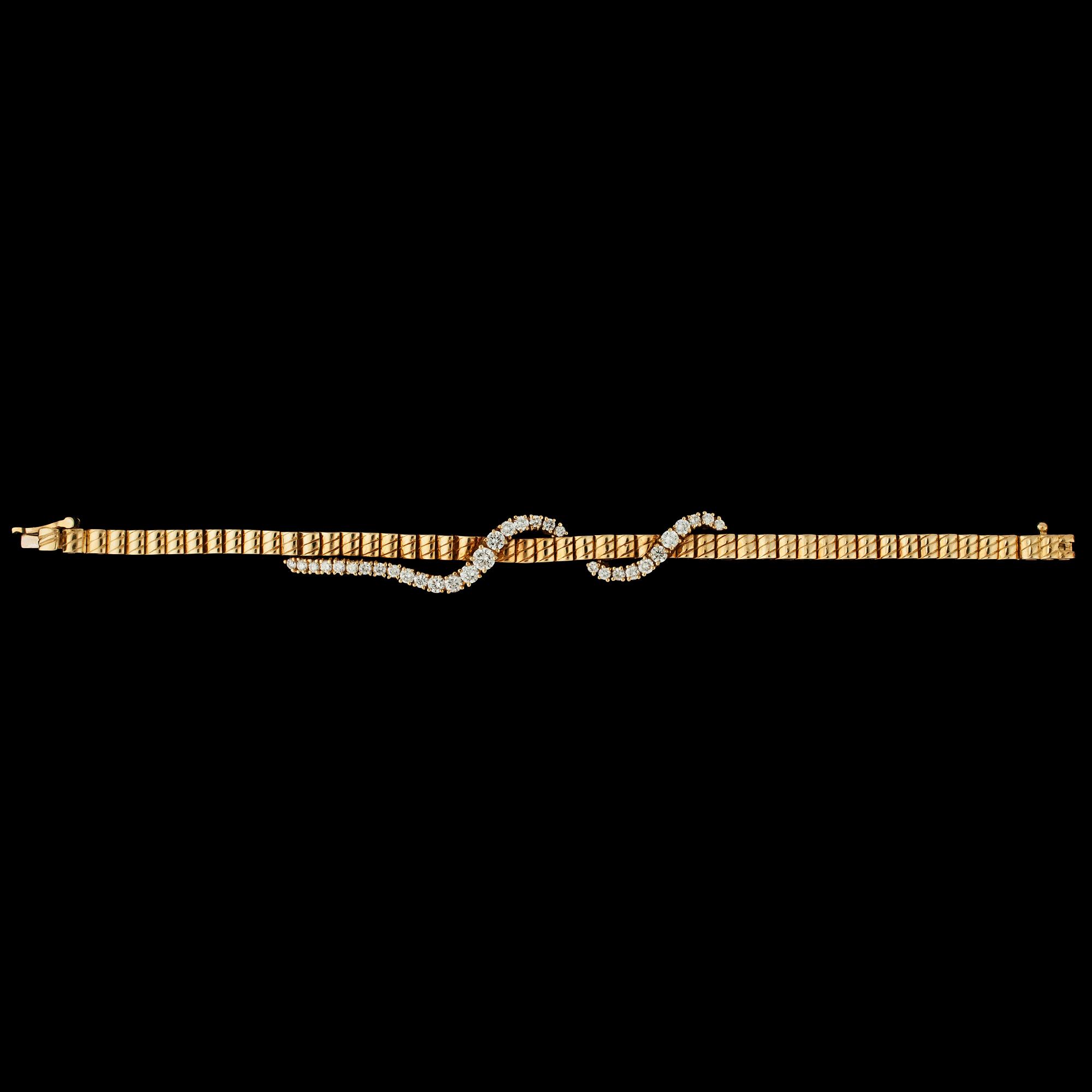 A gold and brilliant cut diamond bracelet, tot. app. 1.70 cts.
