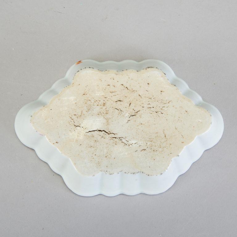 SKEDFAT I PORSLIN, Kina Qing-dynastin, Qianlong(1736-95).