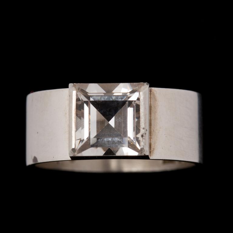 RING, sterling med bergkristall, Wiwen Nilsson, Lund, 1974. Vikt ca 2,9g.