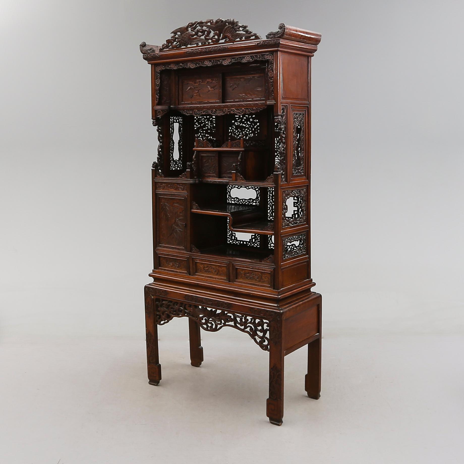 HYLLA, ostindisk, 1900-talets första hälft.