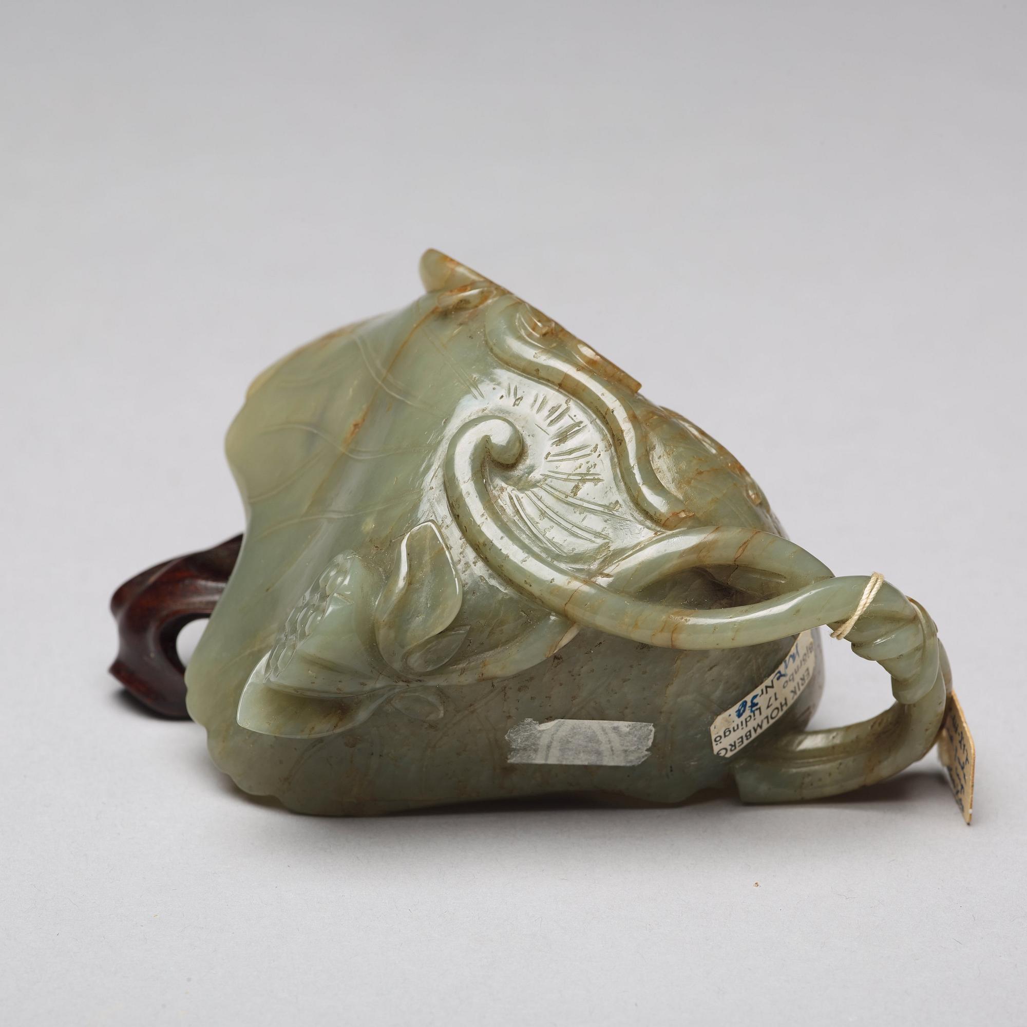 KOPPAR, tre stycken, bl.a. nefrit. Kina.