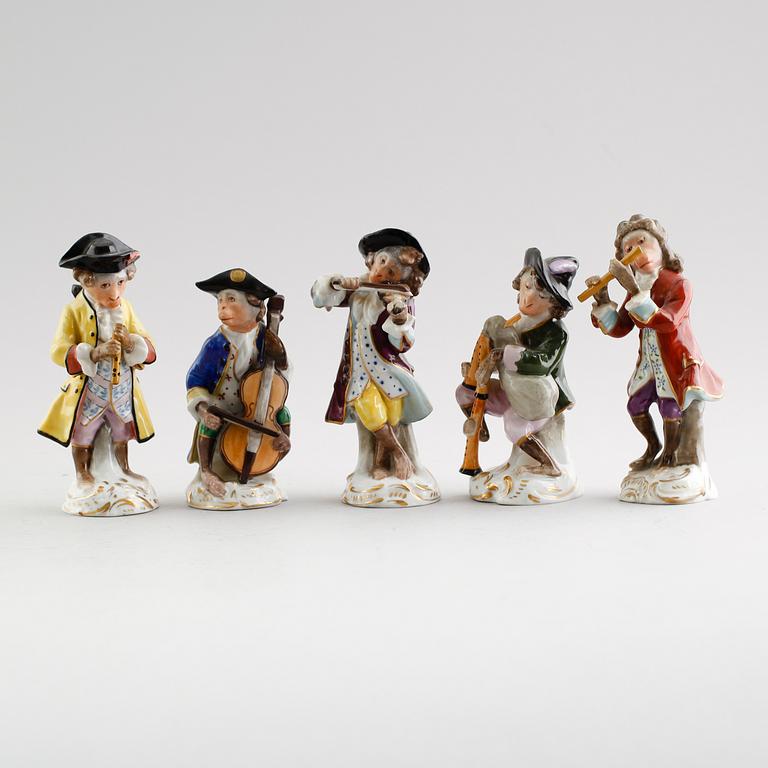 FIGURER, 5 st, porslin, Sitzendorf, 1900-talets första hälft.