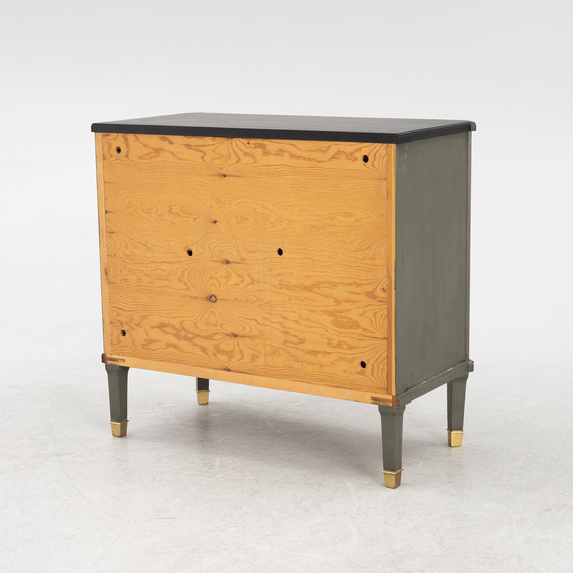 A chest of drawers, Gustavian style, second half of the 20th century.