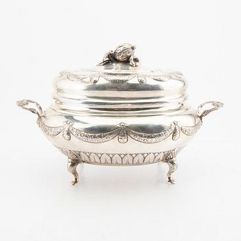A Swedish 20th century silver tureen Swedish import impress, weight 2460 grams.