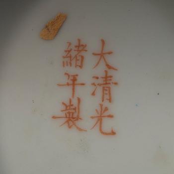 SKÅLAR, ett par, porslin. Republik med Guangxus märke.