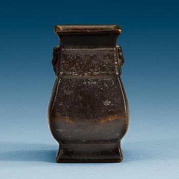 A small bronze vase, Ming dynasty (1368-1644).