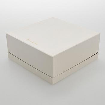 A. Tillander, skål, sterlingsilver och emalj, Åbo 2005.