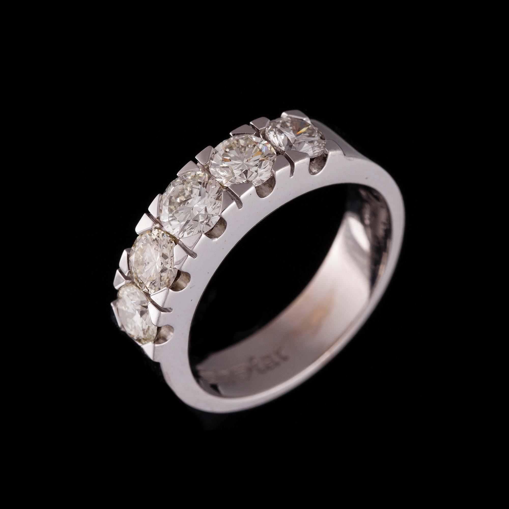 ALLIANSRING, vitguld, RING, 18K vitguld, diamanter. Vikt ca 6,2 g. Intyg.