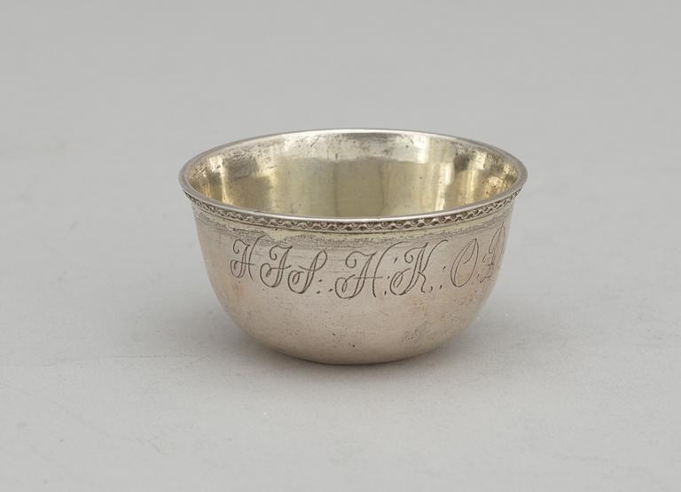 A Swedish 18th century parcel-gilt thumbler, makers mark of Johan Wickman, Hudiksvall (1750-1755 (1758)).