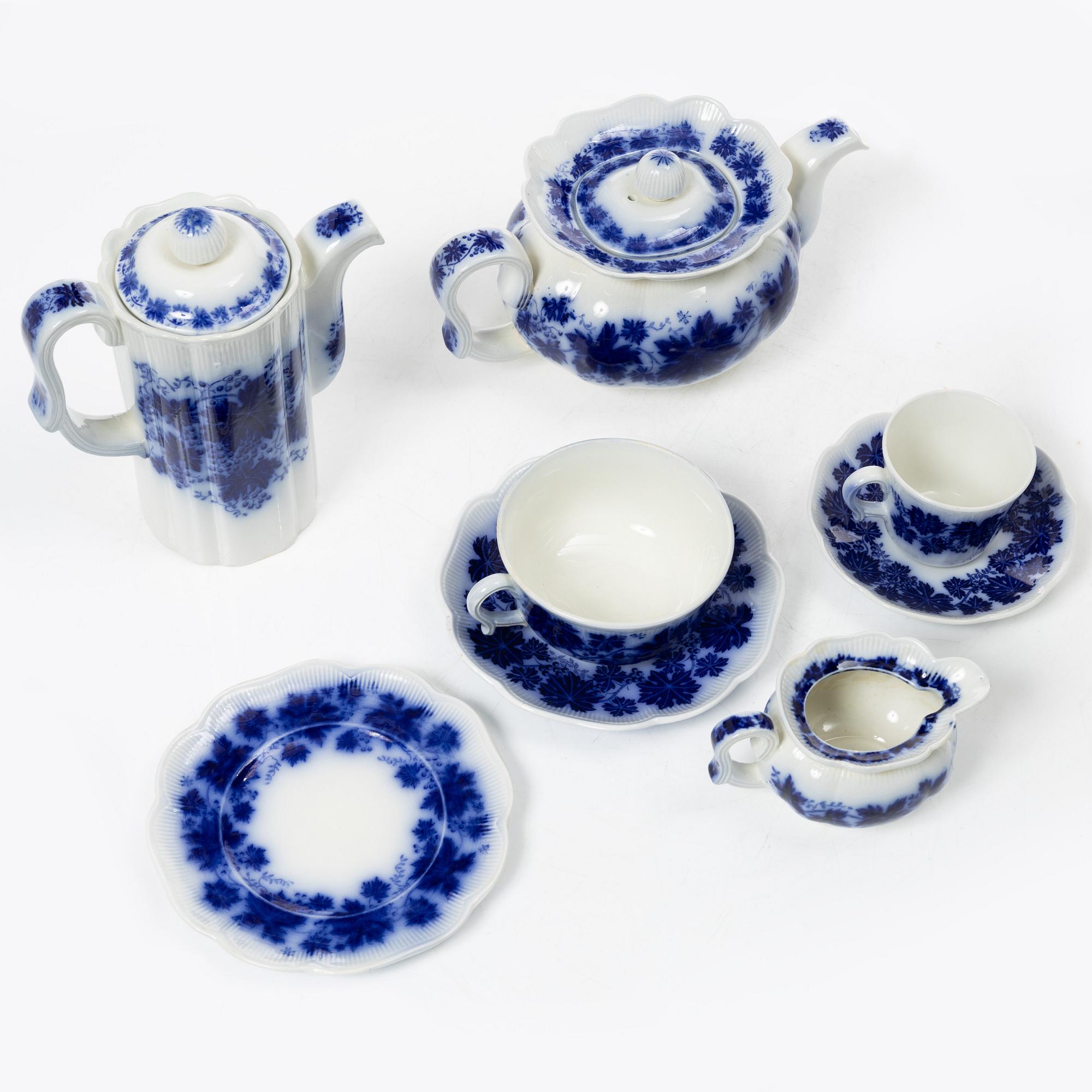 Arthur Percy, a 90-piece 'Blå Vinranka' creamware service, Gefle, Sweden, first half of the 20th century.