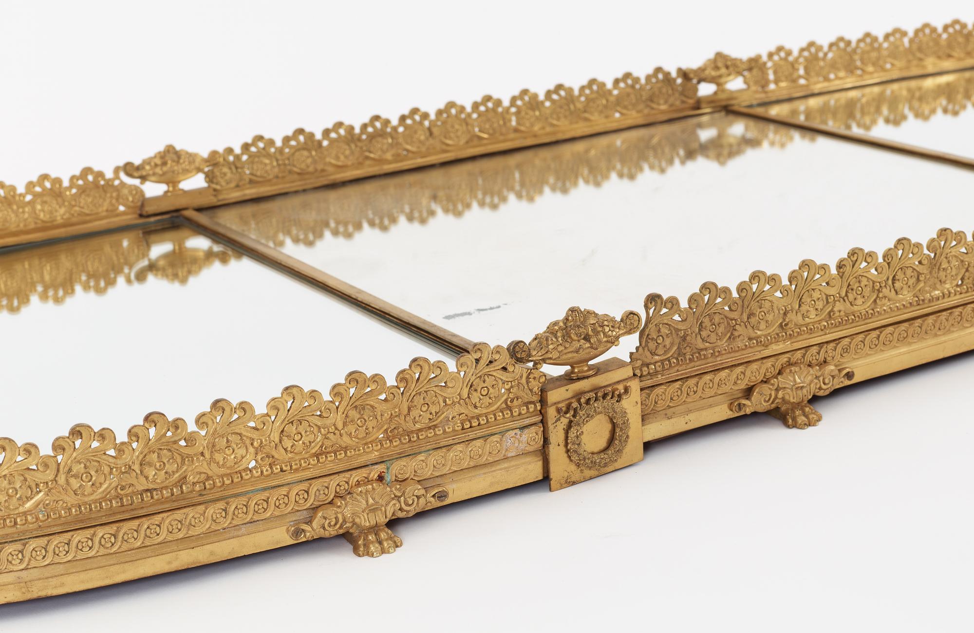 BORDSPLATEAU. Empirestil, 1800-talets andra hälft.