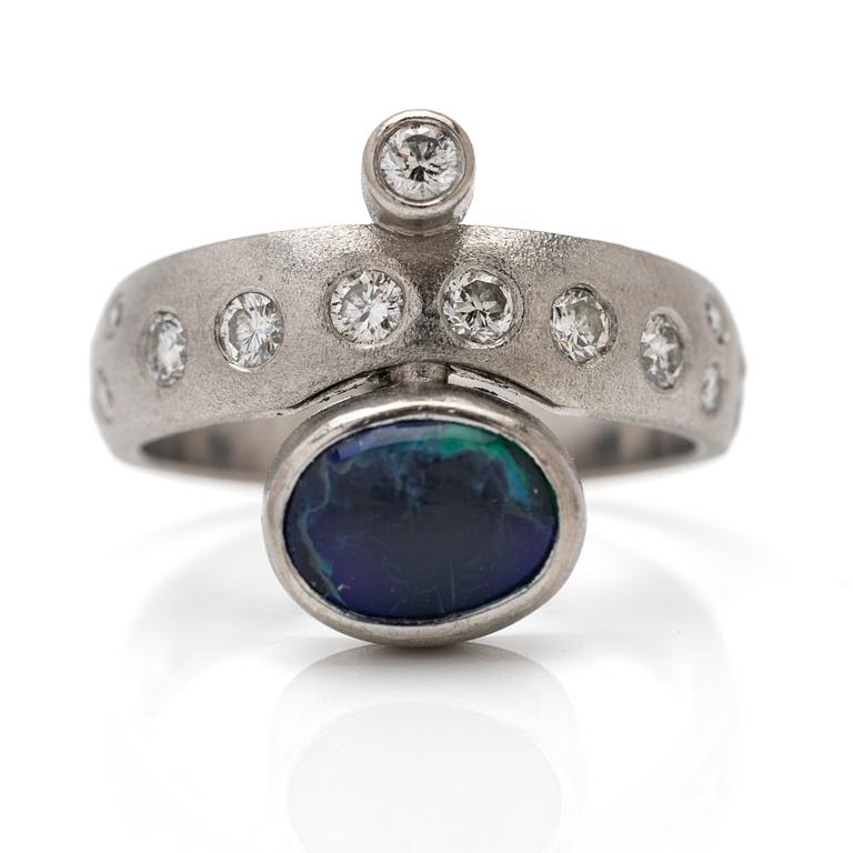 Evert Lindberg, 18K white gold ring with diamonds and opal triplet, Älvängen 2000.