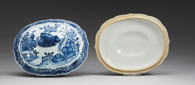 A pair of blue and white tureens with covers, Qing dynasty, Qianlong (1736-95).