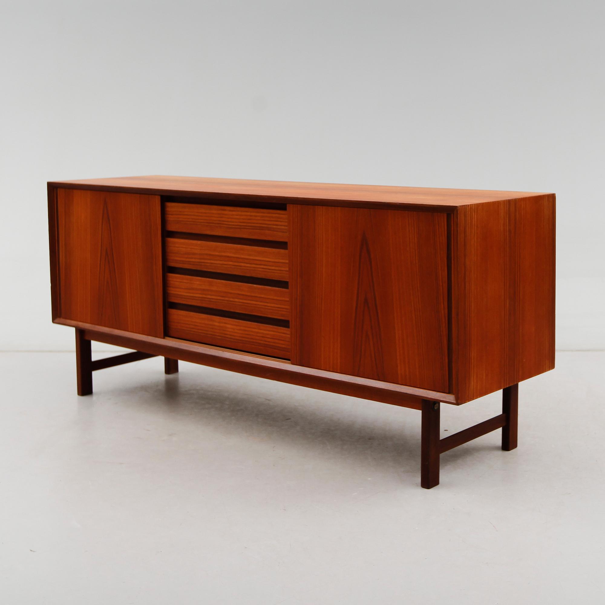 SIDEBOARD, 1900-talets andra hälft.