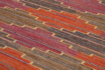 CARPET. "Bruna heden". Flat weave. 347,5 x 220,5 cm. Signed AB MMF.