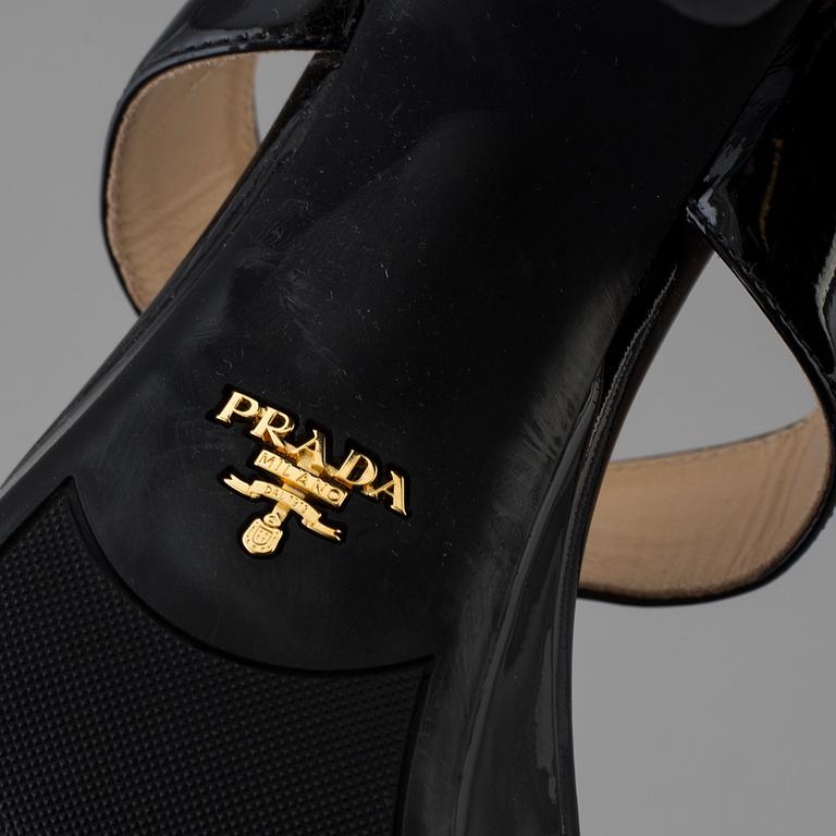PRADA, sandaletter, storlek 38.