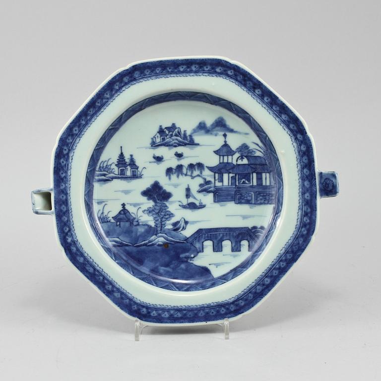 VÄRMEFAT, porslin, Kina, 1700-tal.