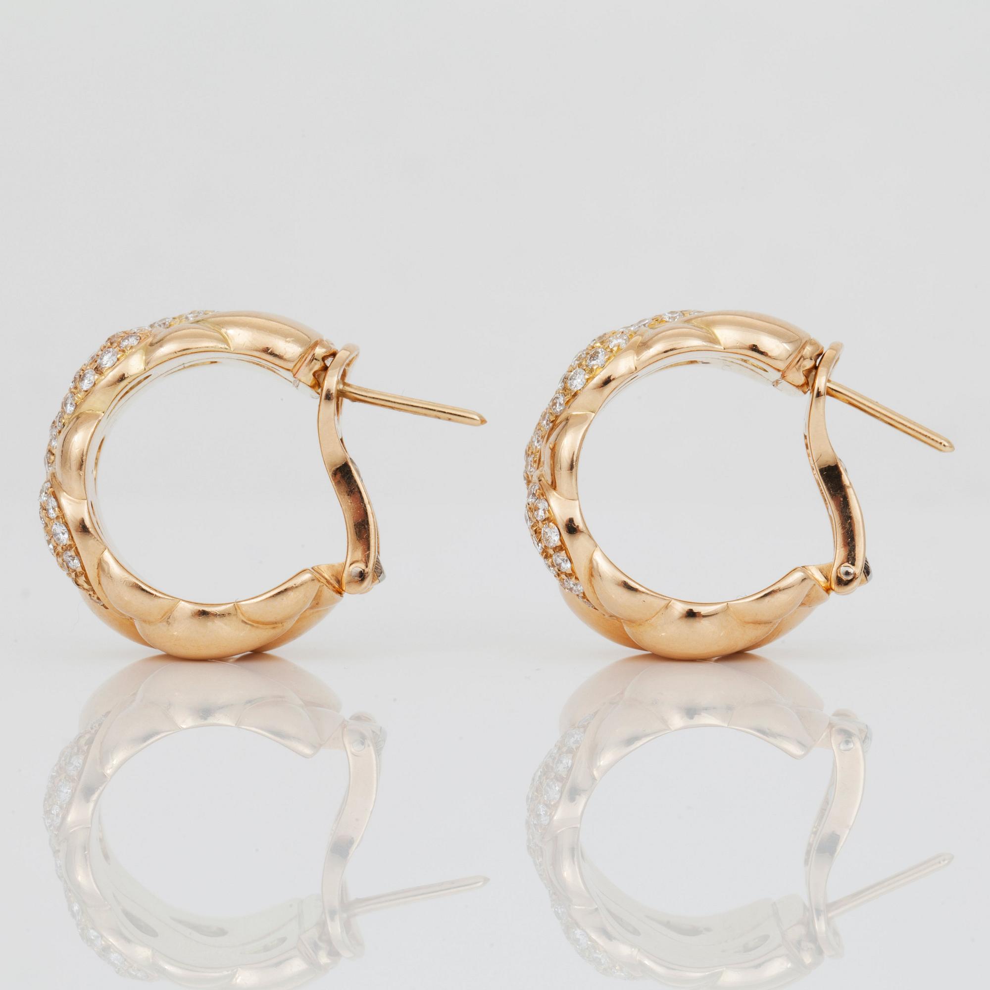 ÖRHÄNGEN, Chopard "Casmir" med briljantslipade diamanter totalt ca 1.40 ct.