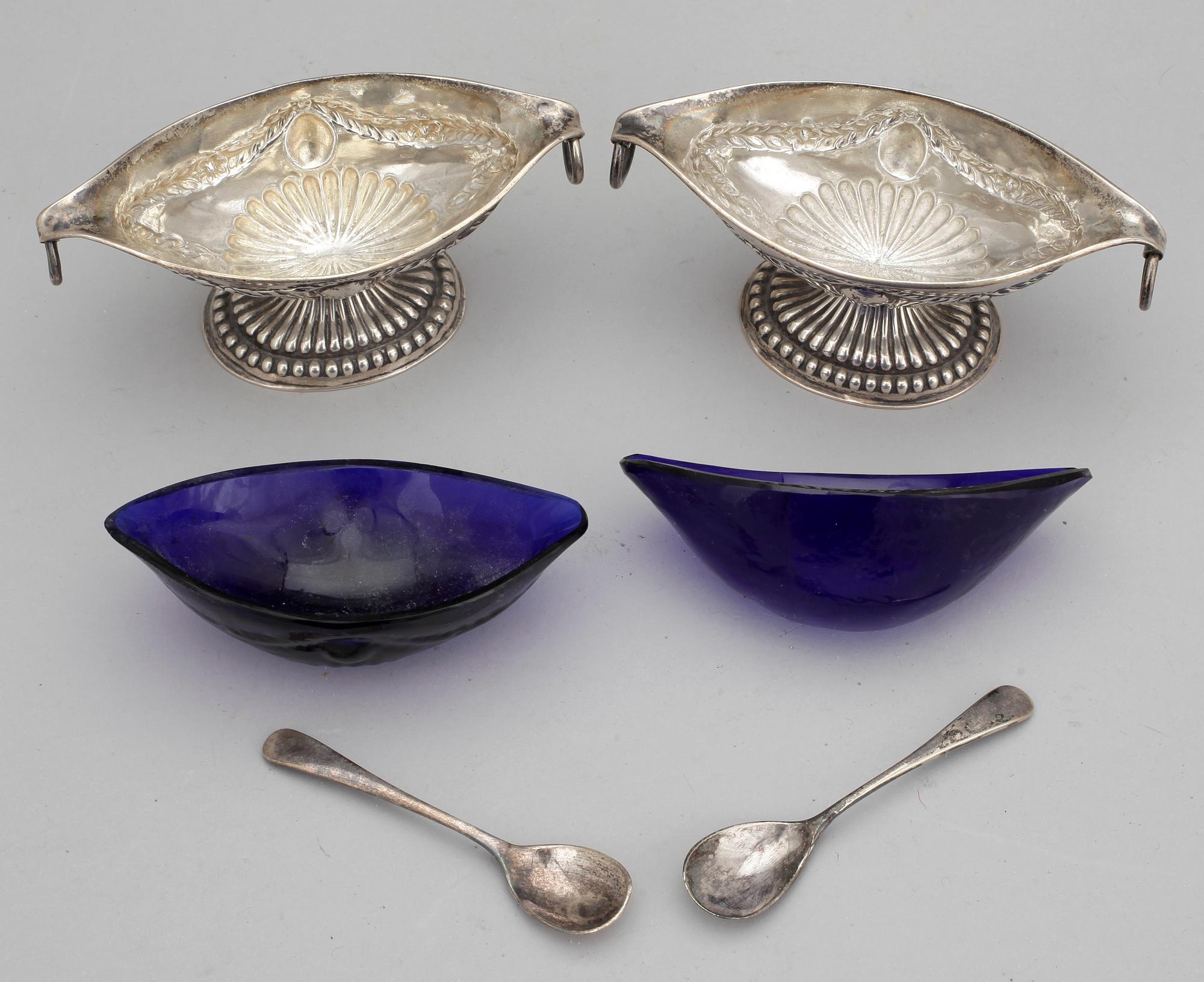 SALTKAR, 2 snarlika, empirestil, Birmingham, England, 1900-talets början. Vikt ca 81 gram.