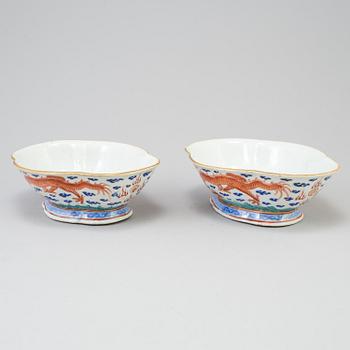 Two chinese famille rose footed dishes. Qing dynasty, Tongzhi mark and period (1862-1874).