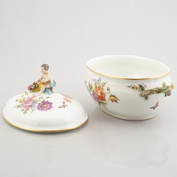 A porcelain tureen with stand. KPM Berlin, germany, around 1900.