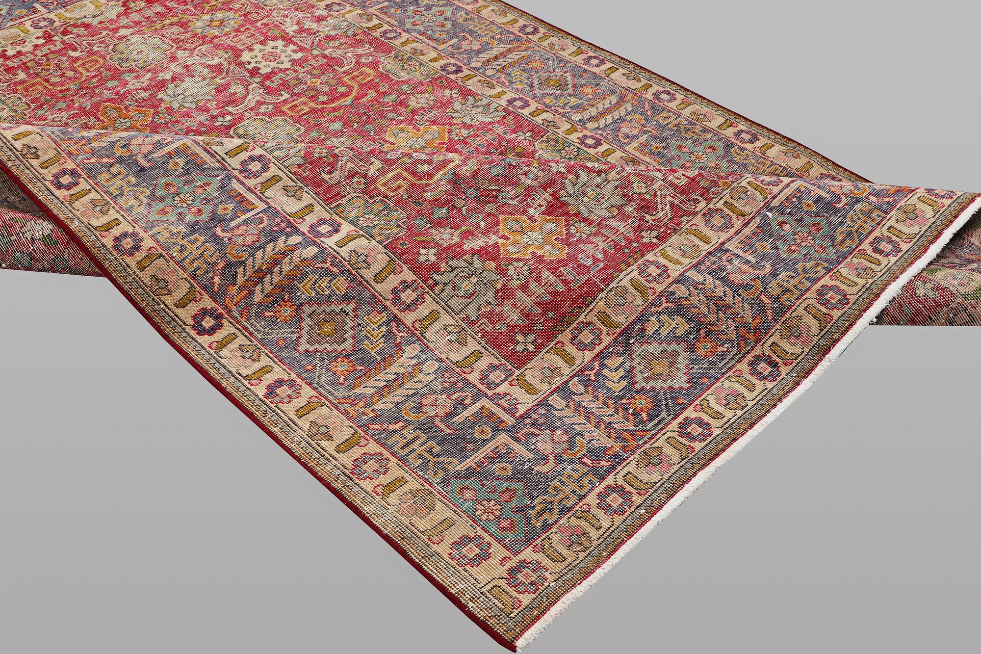 A carpet, Persian, Vintage Design, ca 280 x 190 cm.
