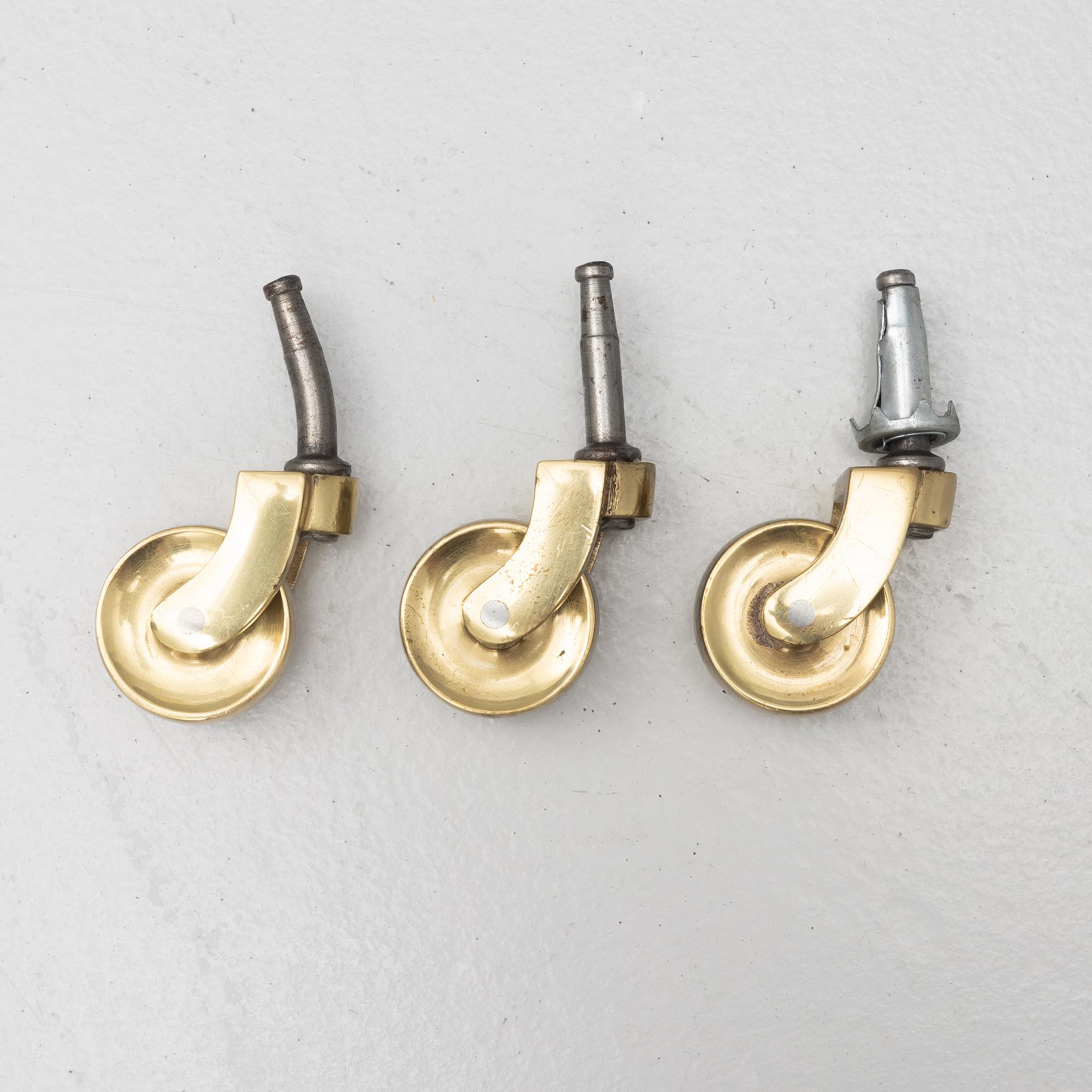 A Howard model sofa, 21st century.