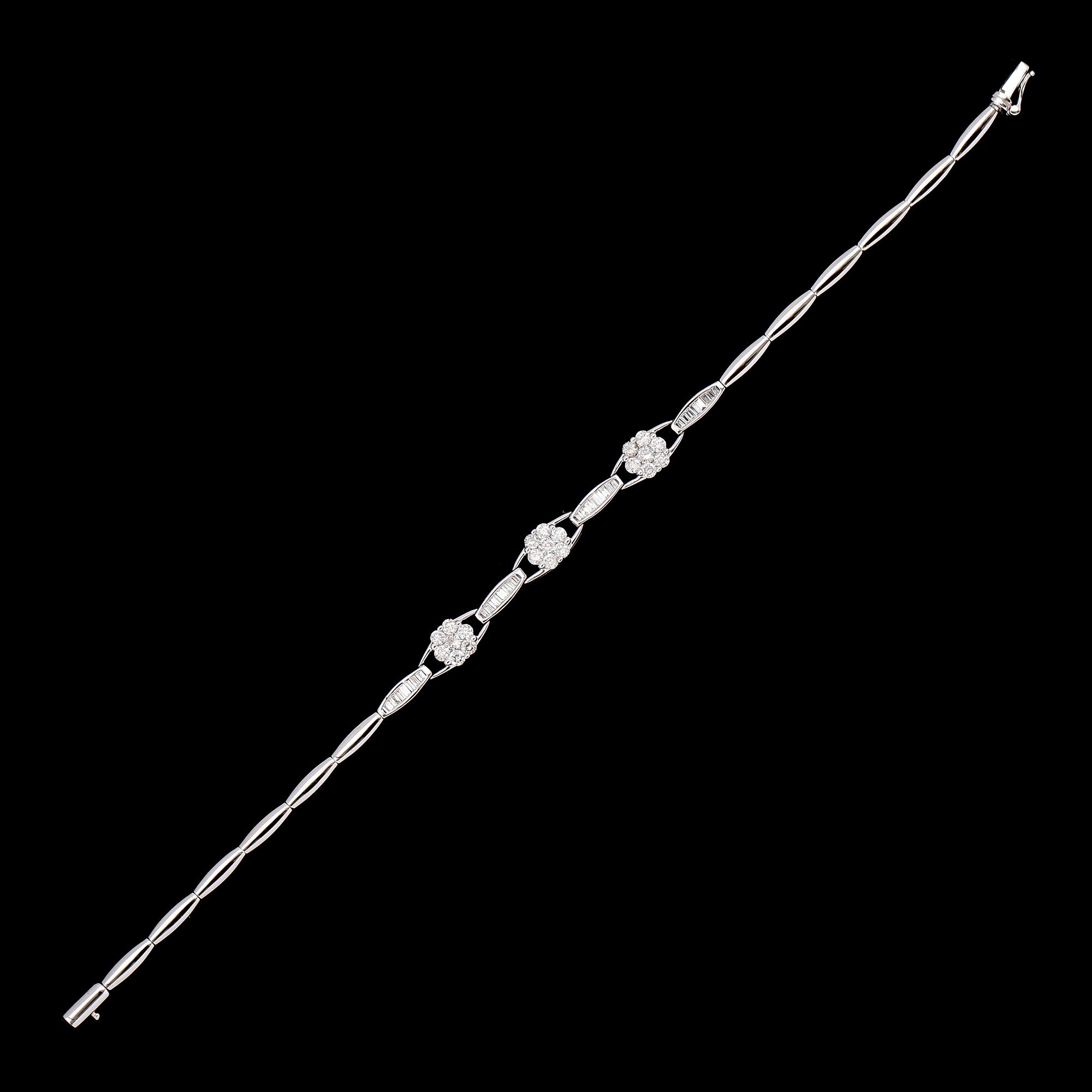 ARMBAND, 18 k vitguld, diamanter tot 0.92 ct.