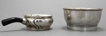 SKÅL PÅ FOT samt SKÅL och KAROTT, silver, Sverige och Danmark, 1900-tal. Vikt 700 gram.