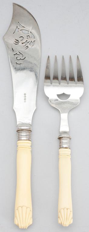 SERVERINGSBESTICK, 2 st, silver, W Yates, Sheffield, 1905.