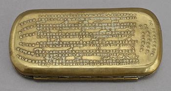 KALENDERDOSA, mässing, 1700-tal.