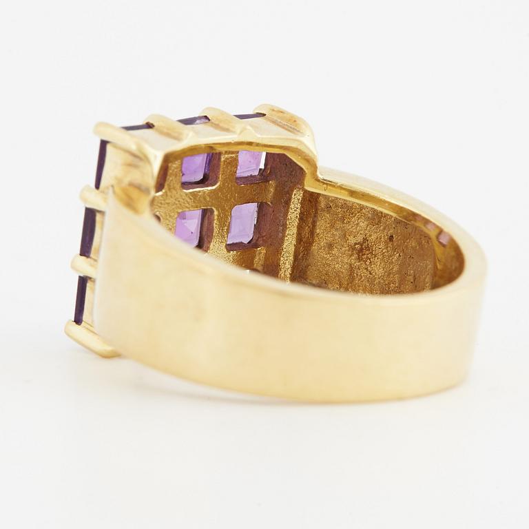 Breuning, a pair of earrings, a pendant and a ring.
