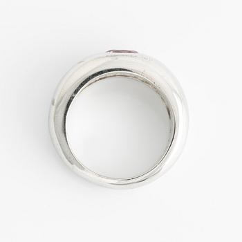 Ring 18K white gold with pink sapphire.