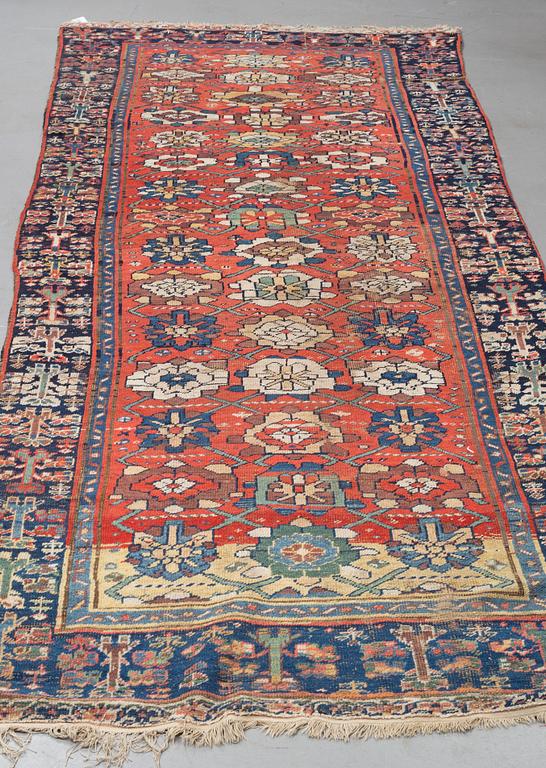 A carpet, Antique Mahal parobably, ca 396 x 144 cm.