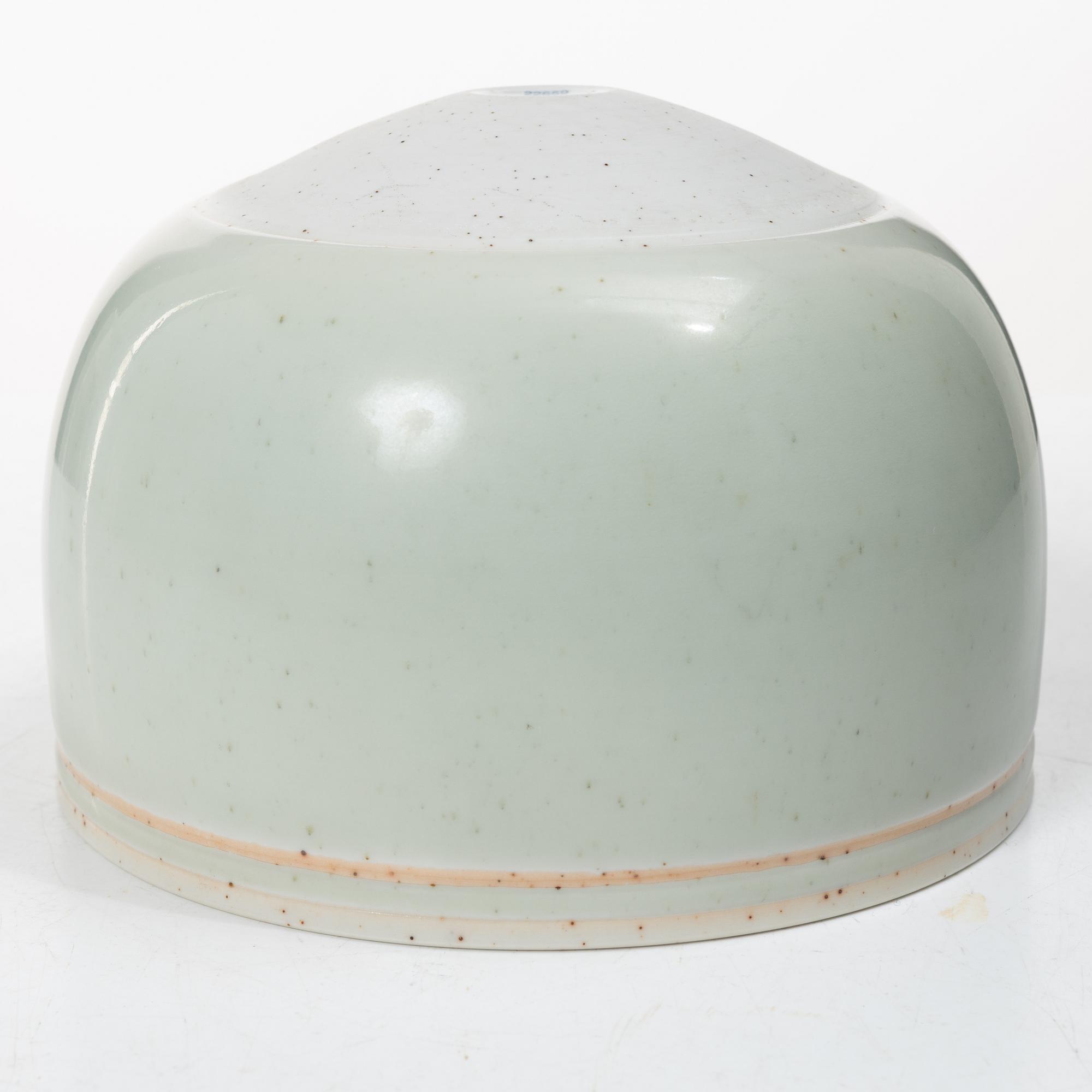 Alev Ebüzziya Siesbye, bowl, numbered 196/500, signed, Royal Copenhagen.