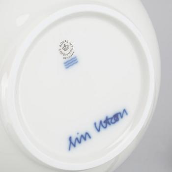 24 pieces of porcelan table ware, partly designed by Lin Utzon, Royal Copenhagen, 1980s.