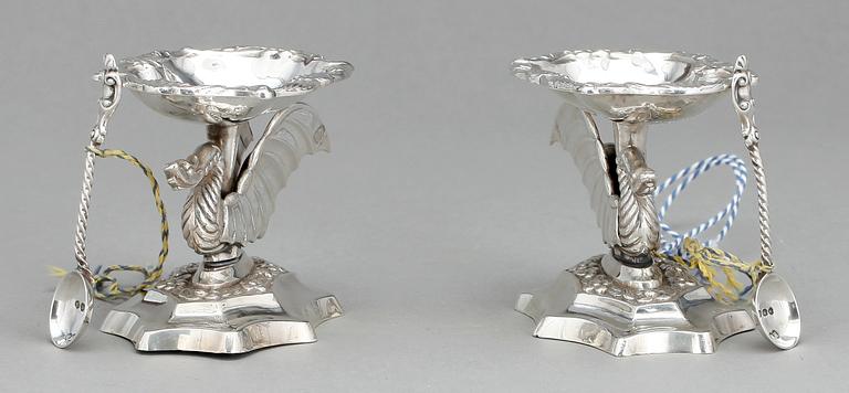 SALTKAR, ett par, silver, Wien, Österrike, 1849. Total vikt ca 265 g.